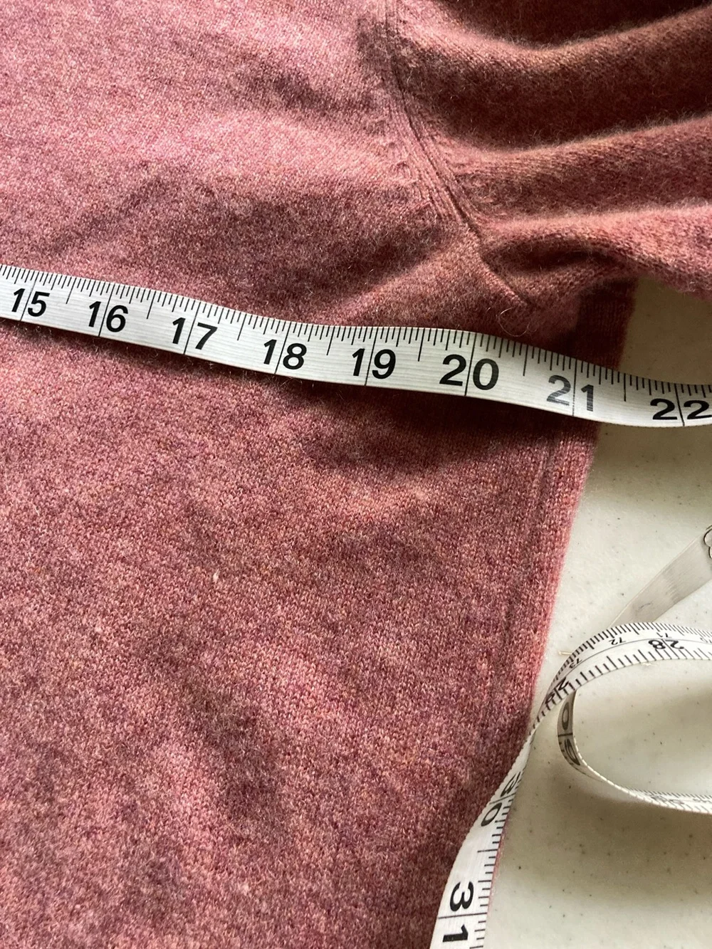 Quince Women's Crewneck Cashmere Sweater - Rosewood - Picture 3 of 5
